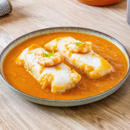 Suprema de merluza con salsa de gambas